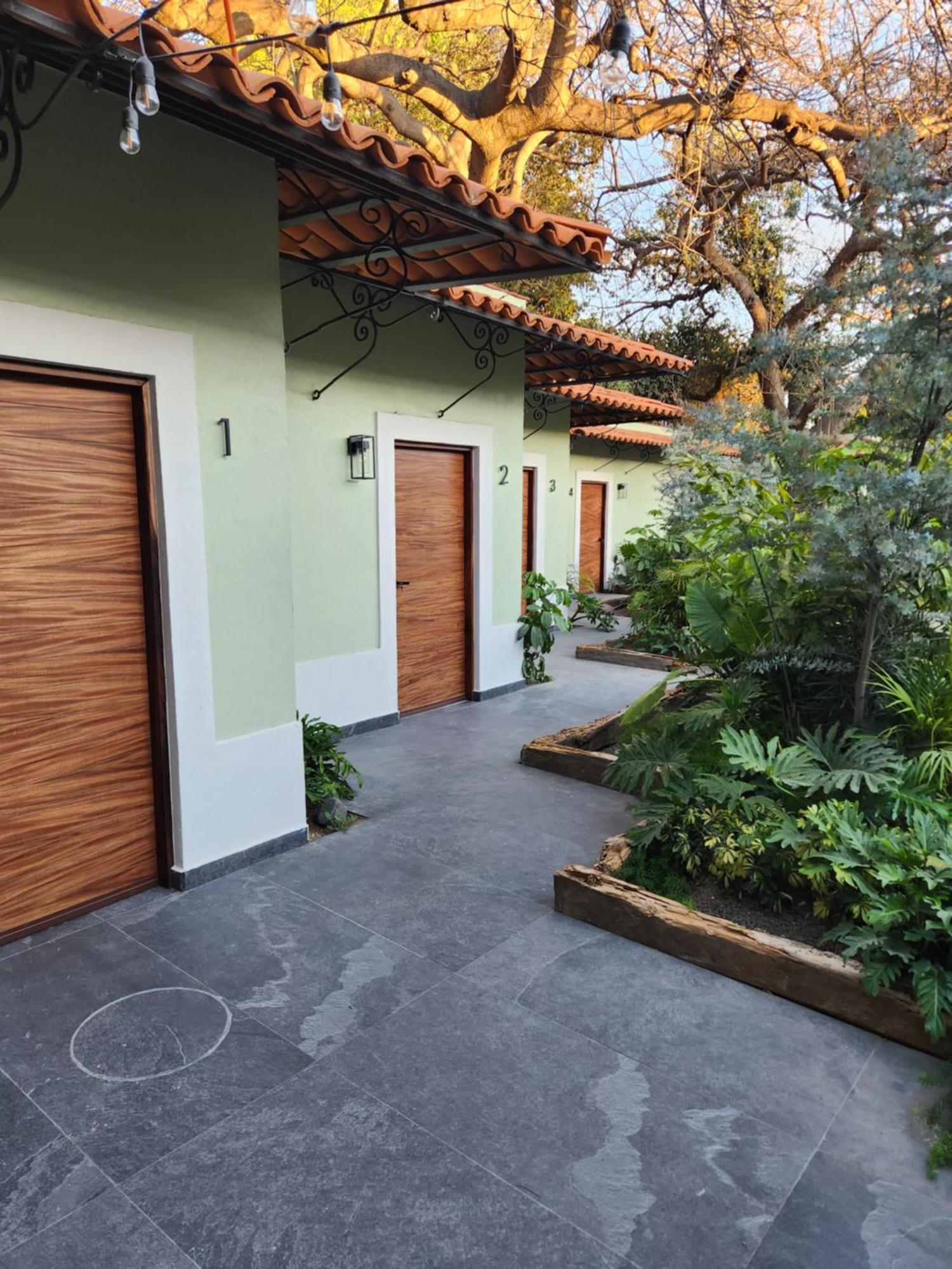 Hotel Boutique Villa Escondida, A Pasos De Lo Mejor En トラケパケ エクステリア 写真
