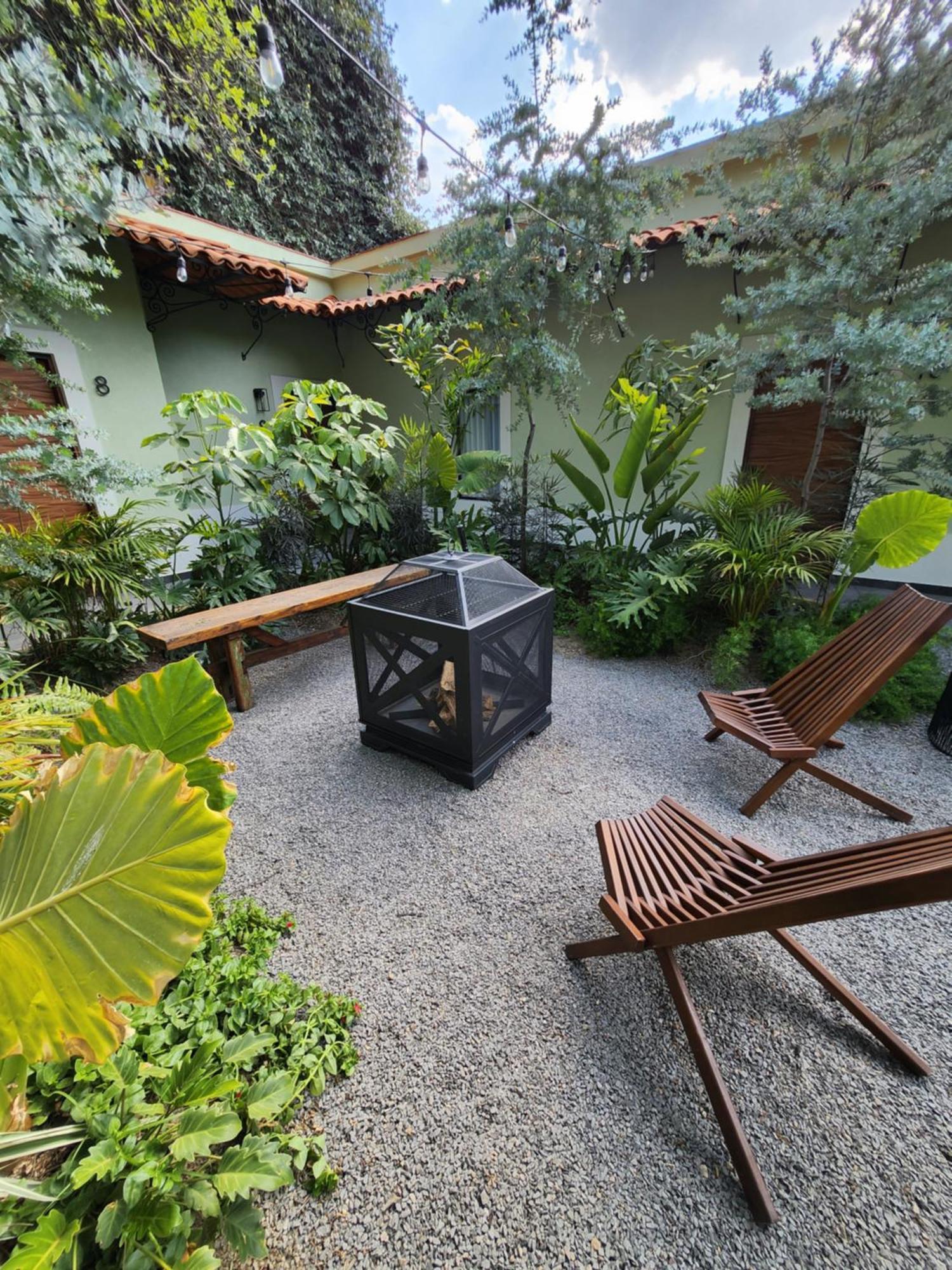 Hotel Boutique Villa Escondida, A Pasos De Lo Mejor En トラケパケ エクステリア 写真